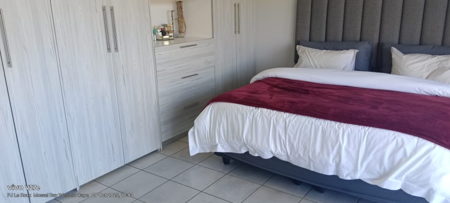 6 Bedroom Property for Sale in Seemeeu Park Western Cape